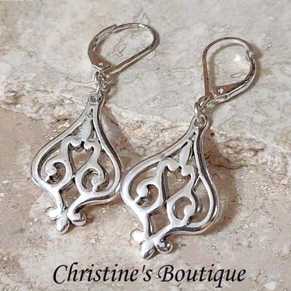 Premier Jewelry - Celtic pattern earrings, vintage pierced by Premier